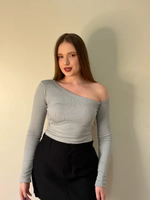 Blusa Ombro À Mostra Cinza